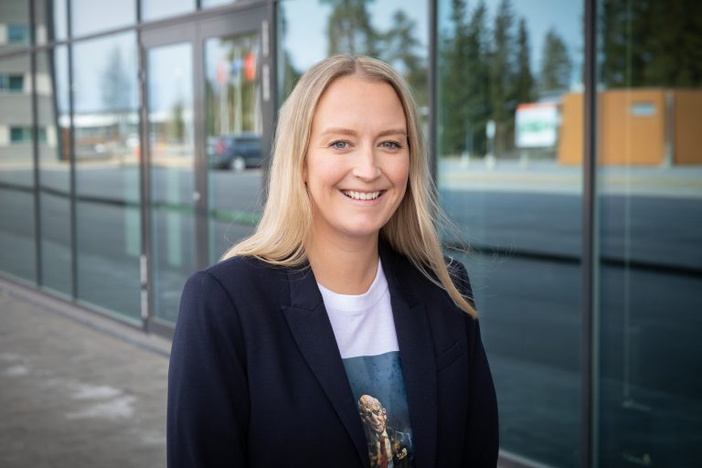 Sandra Bruflot smiler