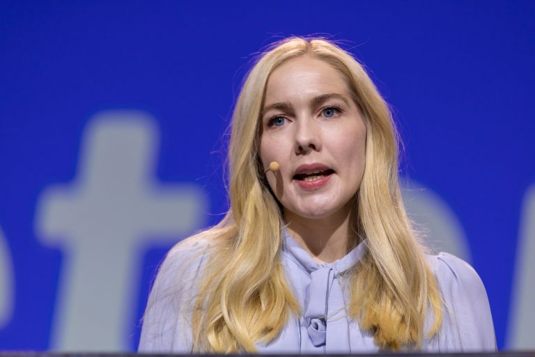 Høyres stortingsrepresentant Mari Holm Lønseth på talerstolen.