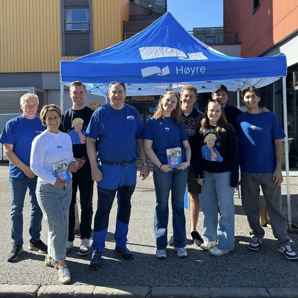 Nannestad Høyre i valgkampen i 2025. Gruppa står stand på Nannestad torg før husbesøk. Fra venstre: Åge Evjebråten, Tone Wilhelmsen Trøen, Håkon Snortheim, Christian Bendz, Kristin Ervik Snortheim, Julius Kvello Mellgren, Sofie Rønnevik, Ludvik Lindgren Grov, og Eric Roostami.
Foto: Tom Halvorsen.