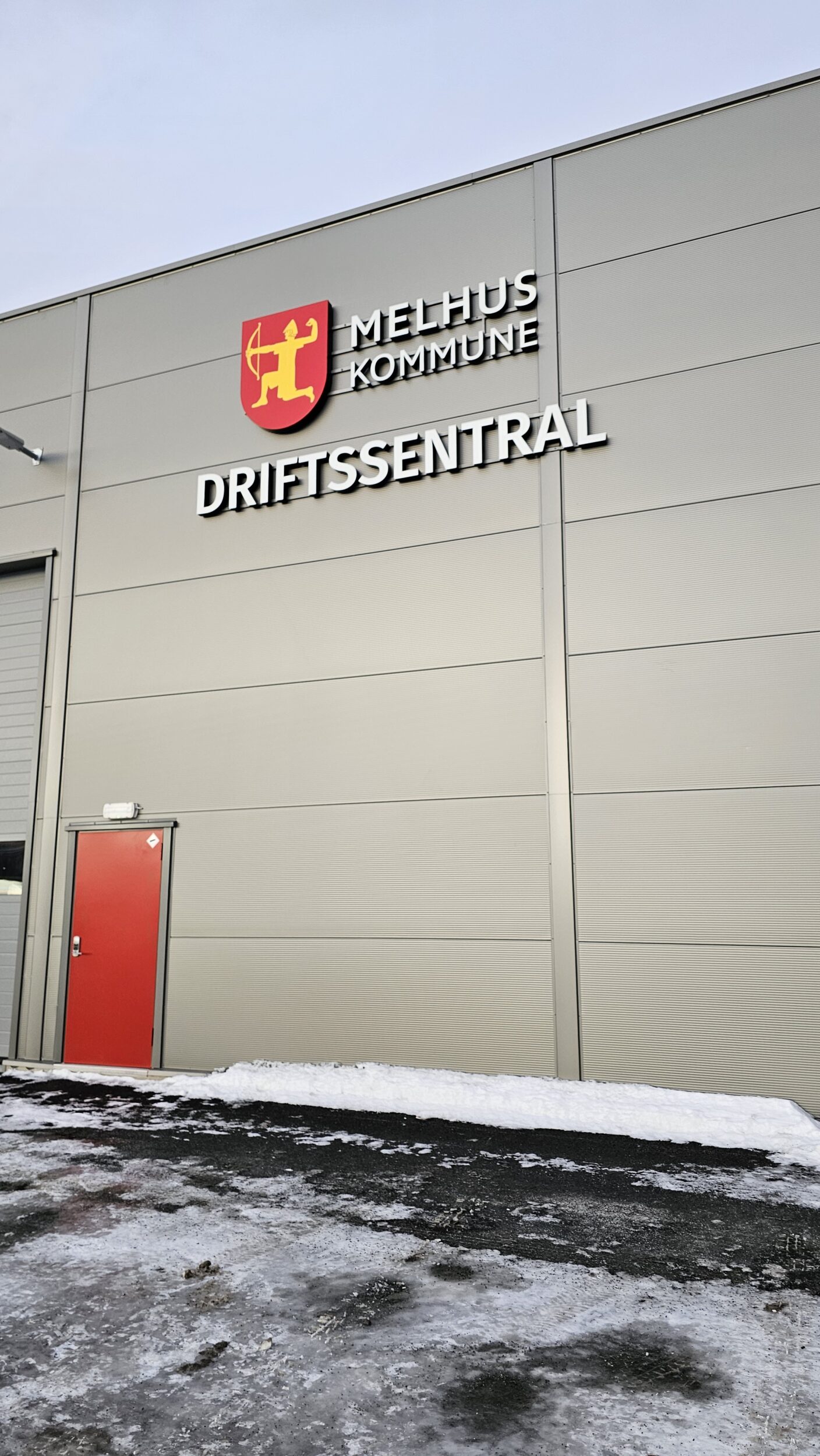 Bilde av fasaden til Melhus kommunes driftssentral.