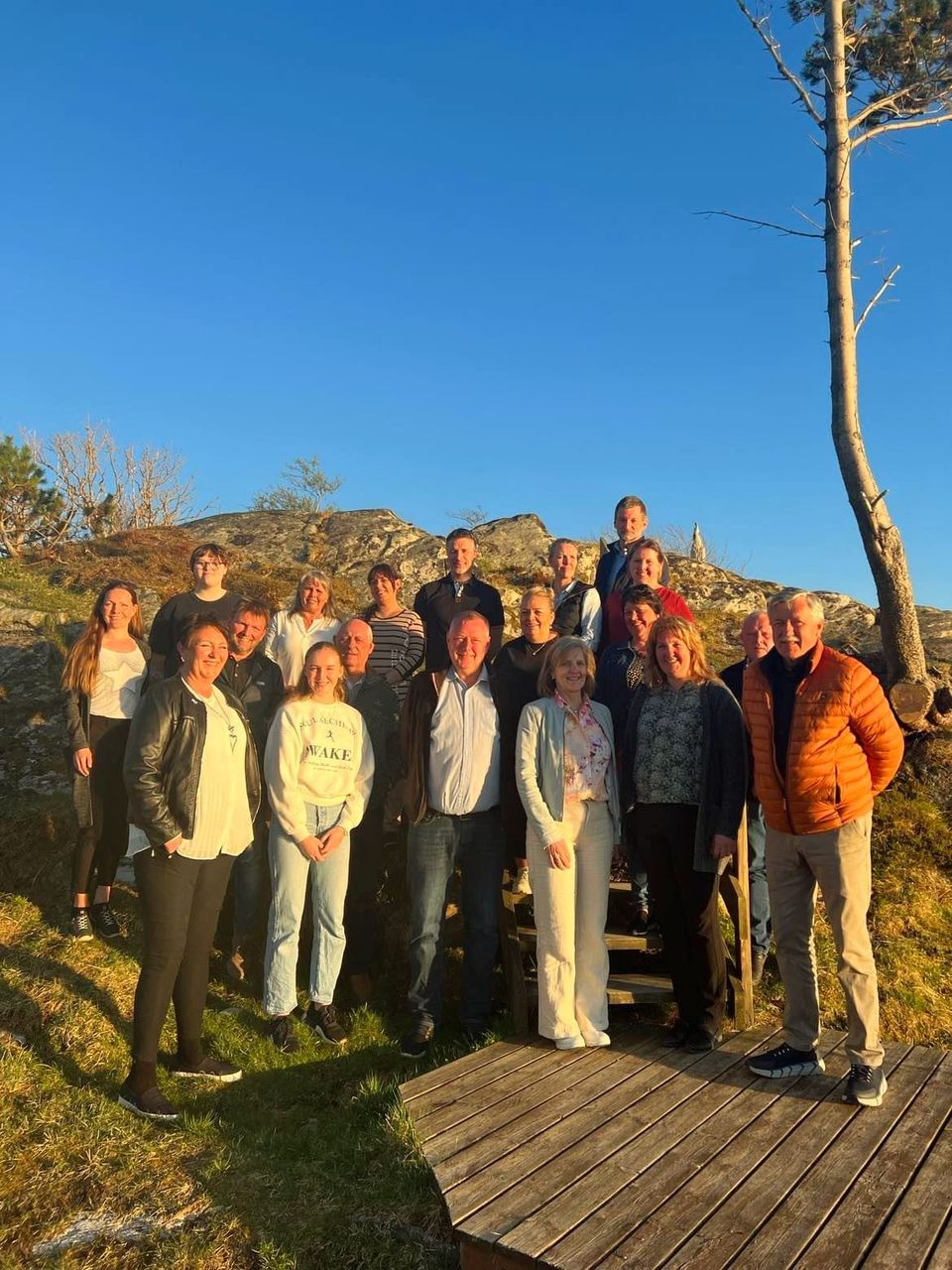 Gruppebilde av Gulen Høgre sine listekandidater i Skjerjehamn