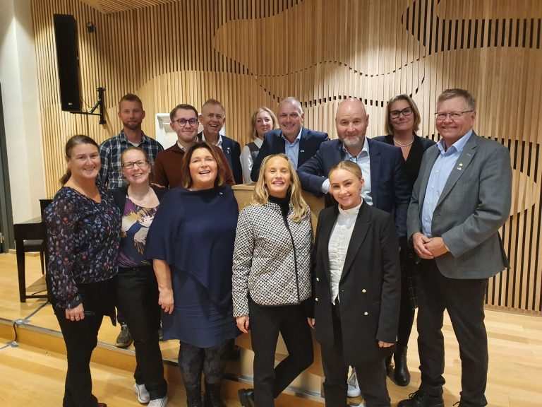 Bilde av Tønsberg Høyres kommunestyregruppe på kommunestyremøtet i oktober.