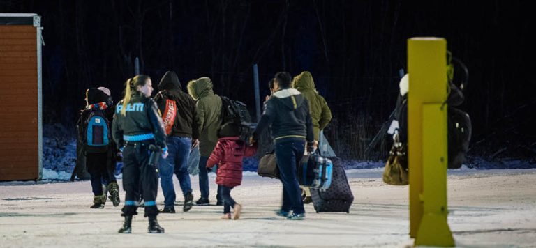 - Fremover blir det avgjørende at asylsøkere som har krav på beskyttelse og får opphold, integreres raskt i det norske samfunnet, skriver stortingsrepresentant Nikolai Astrup. Foto: AFP